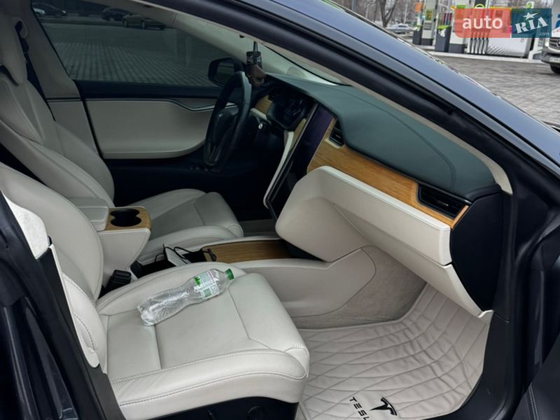 Лифтбек Tesla Model S 2019 в Днепре
