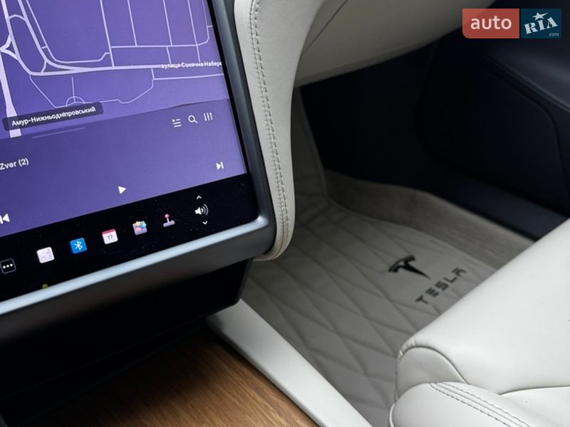 Лифтбек Tesla Model S 2019 в Днепре