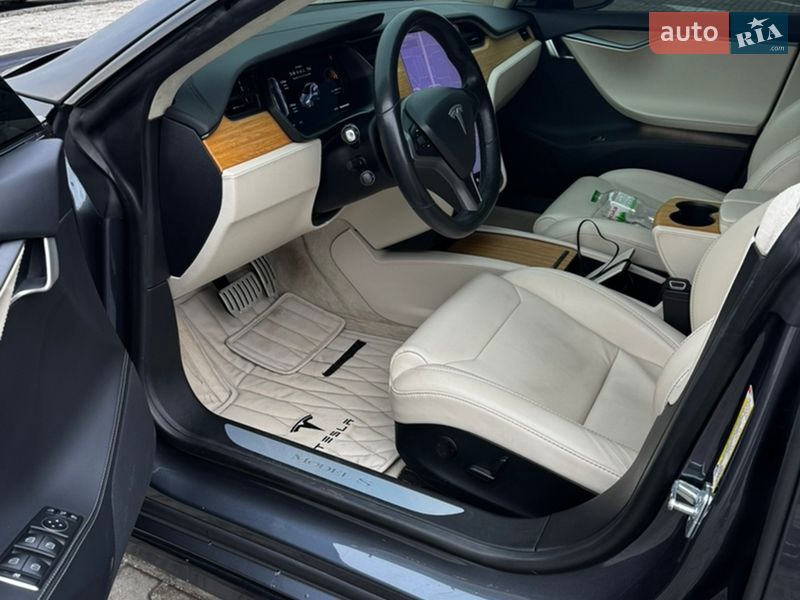Лифтбек Tesla Model S 2019 в Днепре