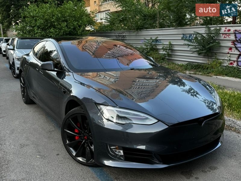 Лифтбек Tesla Model S 2019 в Днепре
