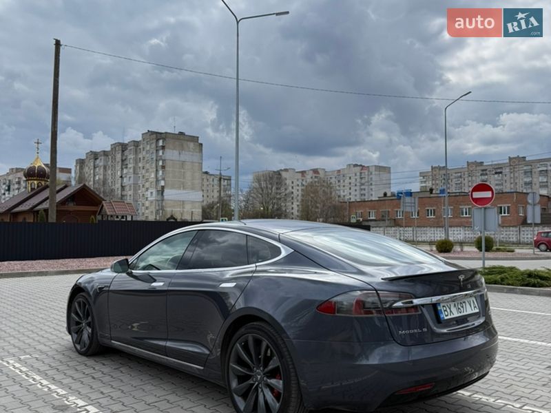 Лифтбек Tesla Model S 2017 в Хмельницком