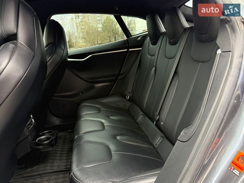Лифтбек Tesla Model S 2017 в Хмельницком