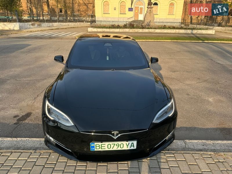 Лифтбек Tesla Model S 2018 в Николаеве