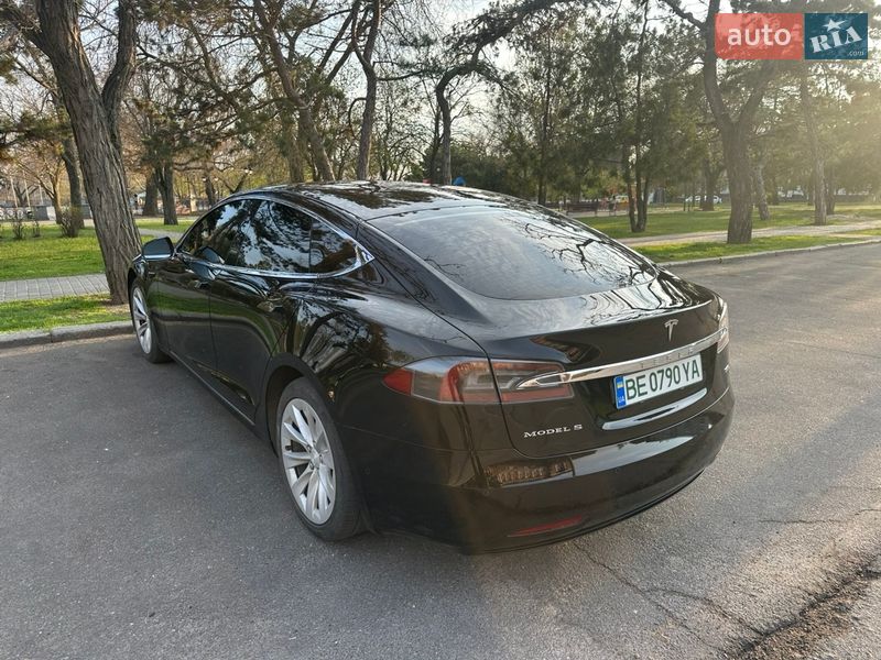 Лифтбек Tesla Model S 2018 в Николаеве