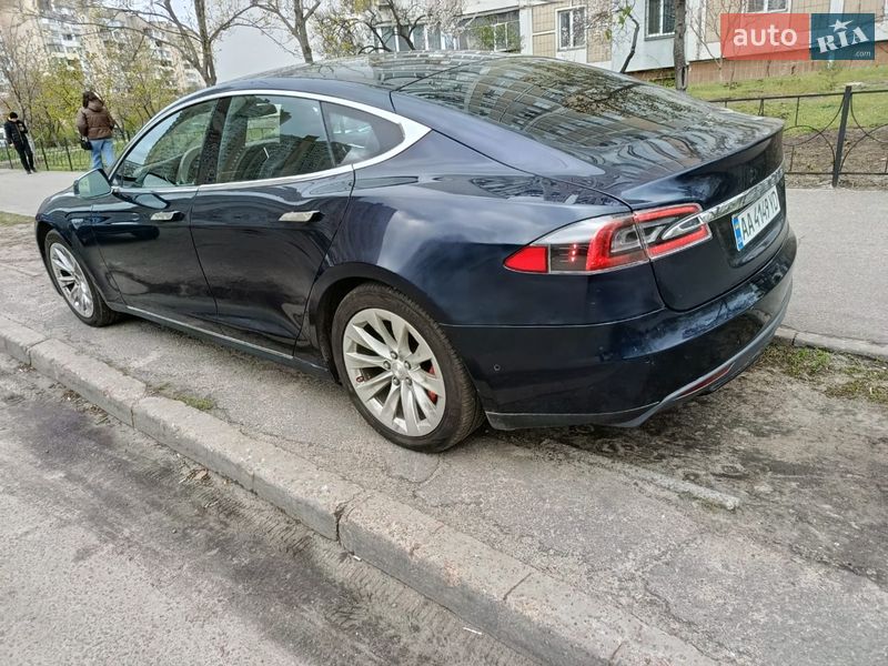 Ліфтбек Tesla Model S 2015 в Києві