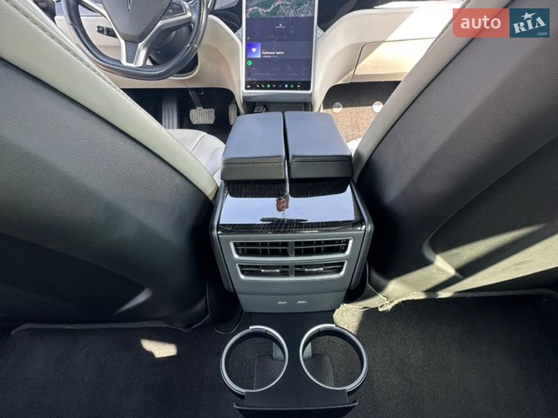 Ліфтбек Tesla Model S 2015 в Богородчанах