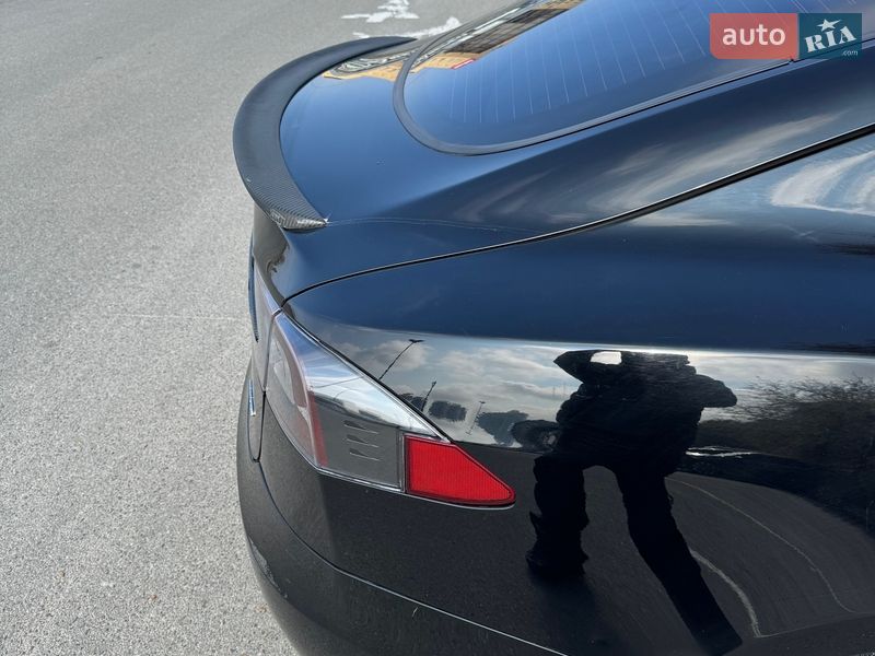 Лифтбек Tesla Model S 2016 в Киеве