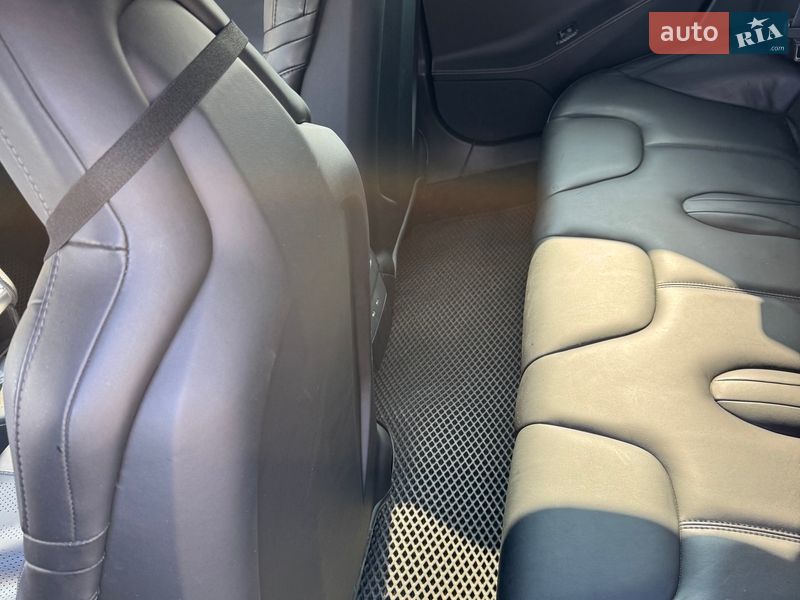 Лифтбек Tesla Model S 2016 в Киеве