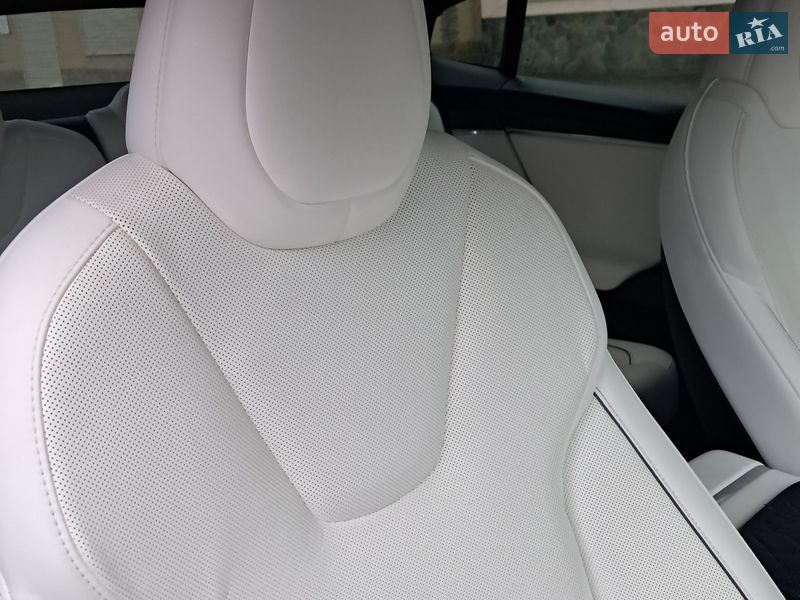 Лифтбек Tesla Model S 2021 в Коломые