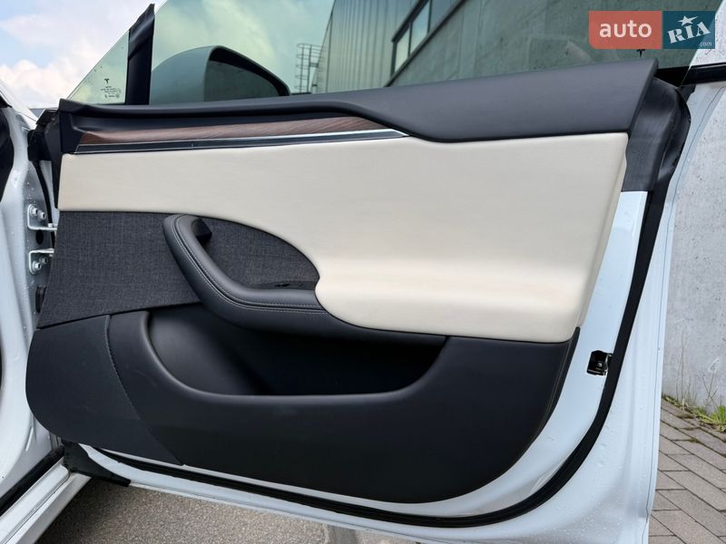 Ліфтбек Tesla Model S 2021 в Києві