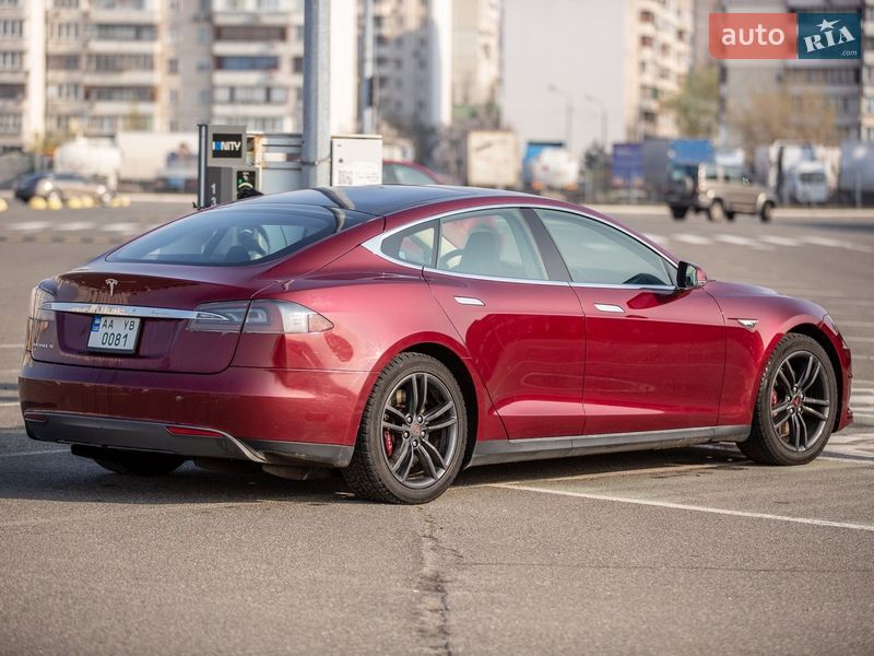 Лифтбек Tesla Model S 2012 в Киеве