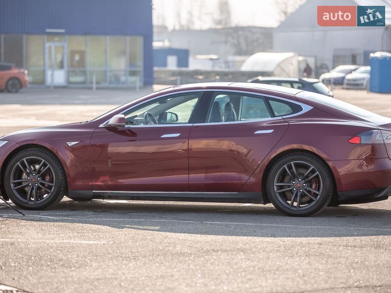 Лифтбек Tesla Model S 2012 в Киеве