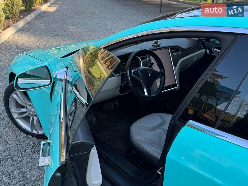 Ліфтбек Tesla Model S 2013 в Шепетівці