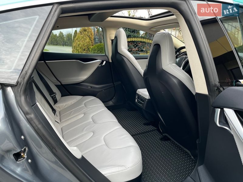 Ліфтбек Tesla Model S 2013 в Шепетівці