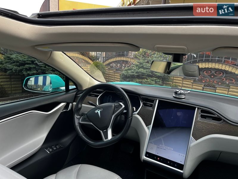 Ліфтбек Tesla Model S 2013 в Шепетівці