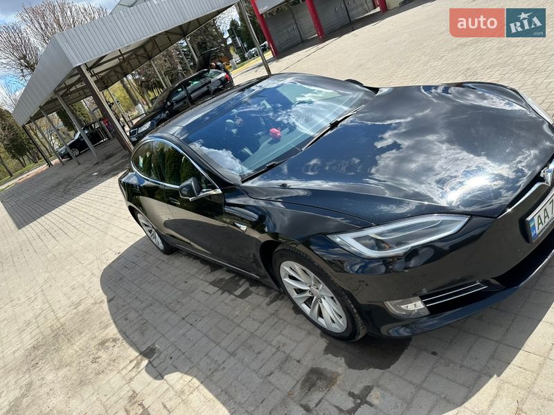 Tesla Model S 2017