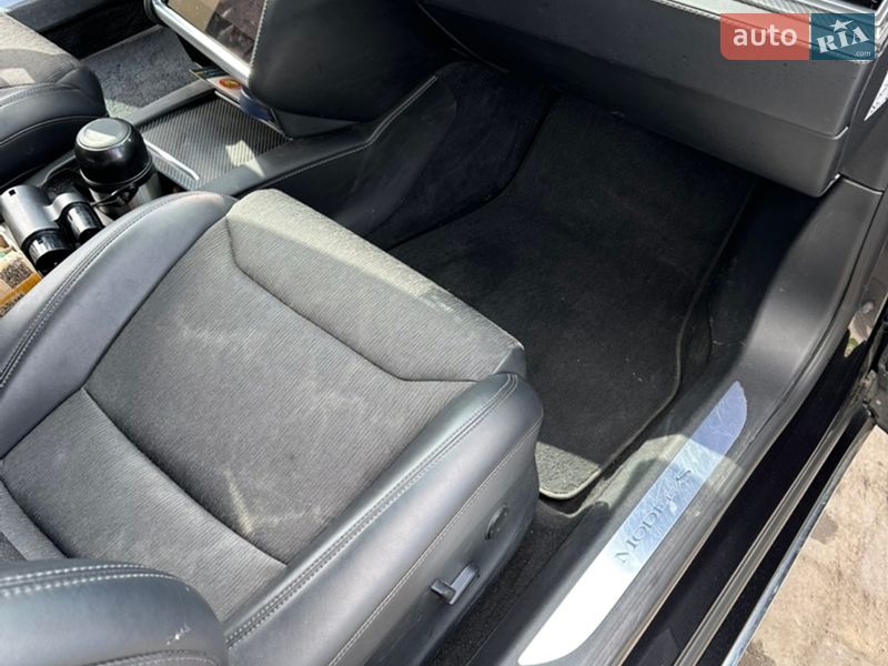 Лифтбек Tesla Model S 2017 в Киеве