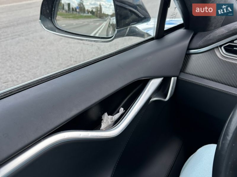 Лифтбек Tesla Model S 2017 в Киеве