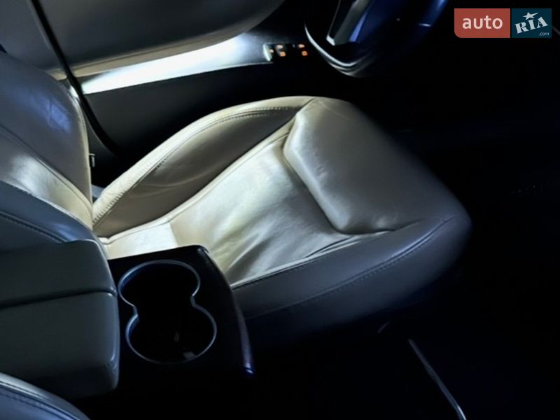 Лифтбек Tesla Model S 2016 в Ивано-Франковске