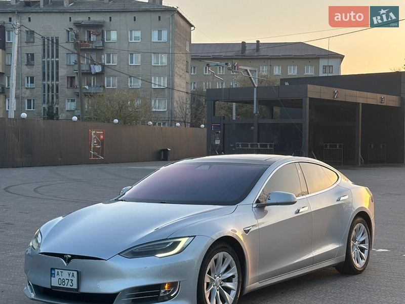 Лифтбек Tesla Model S 2016 в Ивано-Франковске