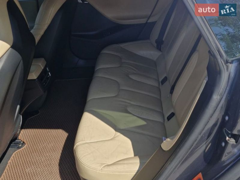 Лифтбек Tesla Model S 2016 в Николаеве