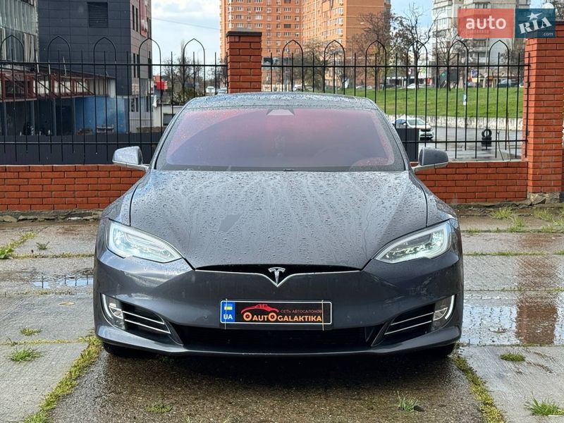 Ліфтбек Tesla Model S 2017 в Одесі