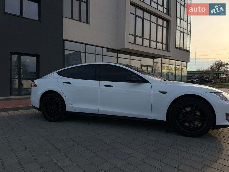 Лифтбек Tesla Model S 2013 в Ивано-Франковске фото 4 Лифтбек Tesla Model S 2013 в Ивано-Франковске