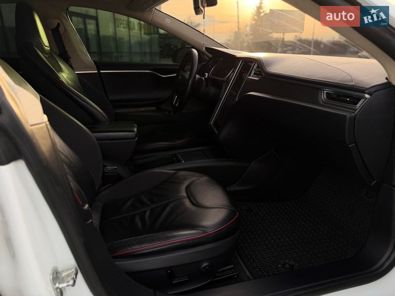 Лифтбек Tesla Model S 2013 в Ивано-Франковске фото 14 Лифтбек Tesla Model S 2013 в Ивано-Франковске