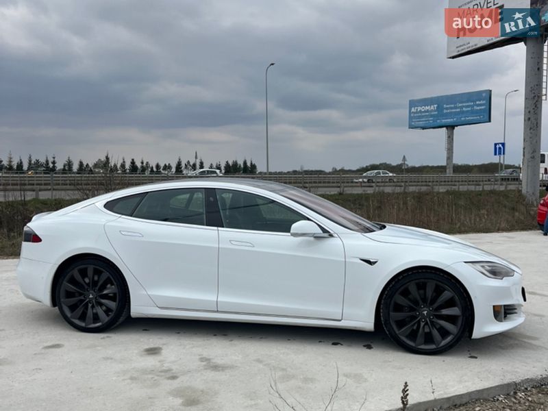 Ліфтбек Tesla Model S 2016 в Львові фото 13 Ліфтбек Tesla Model S 2016 в Львові