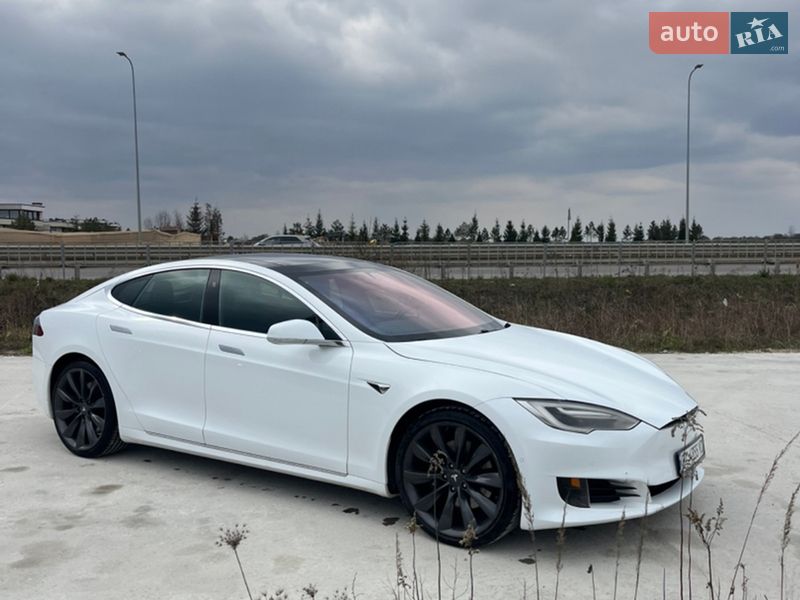 Ліфтбек Tesla Model S 2016 в Львові фото 15 Ліфтбек Tesla Model S 2016 в Львові