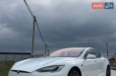 Ліфтбек Tesla Model S 2016 в Львові