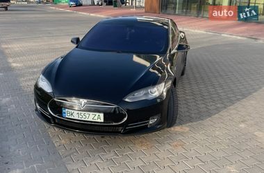 Лифтбек Tesla Model S 2014 в Ровно
