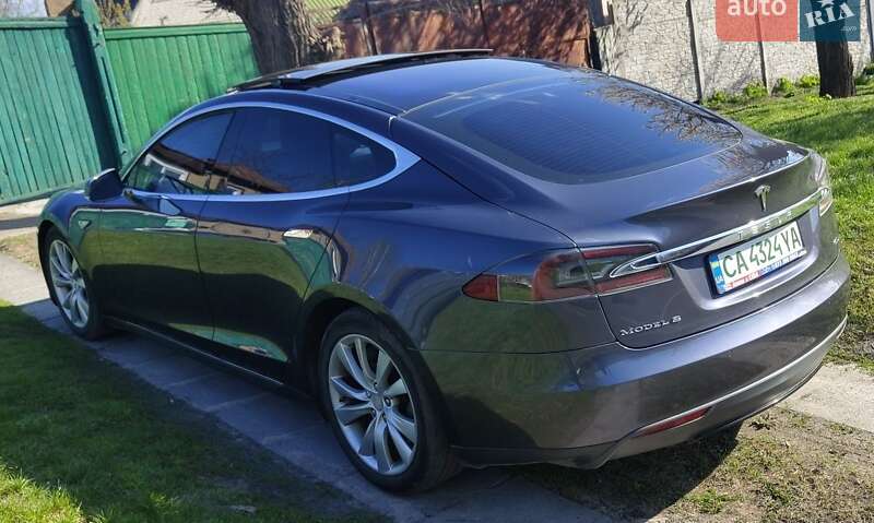 Лифтбек Tesla Model S 2015 в Черкассах