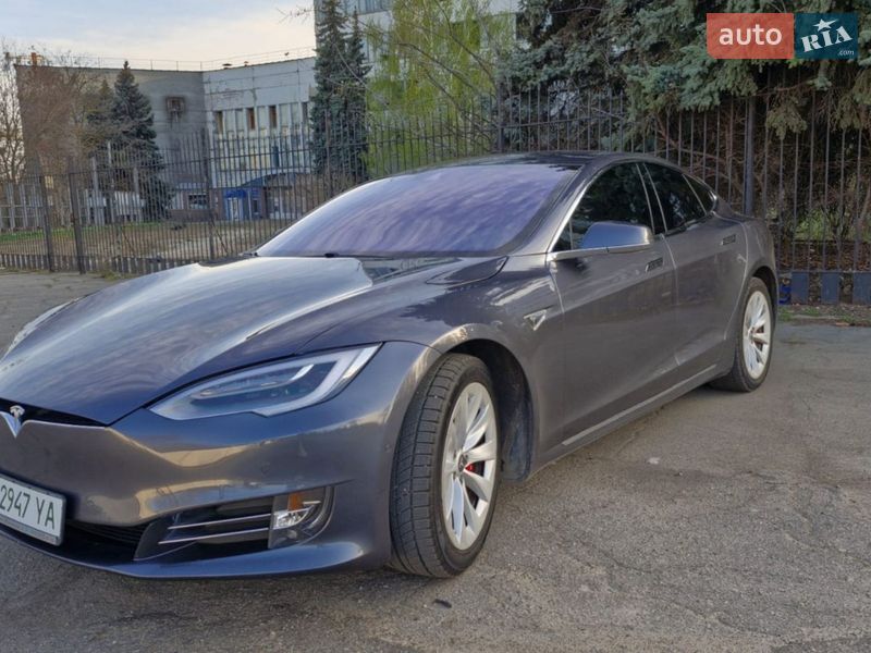 Ліфтбек Tesla Model S 2016 в Миколаєві