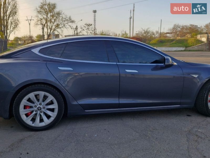 Ліфтбек Tesla Model S 2016 в Миколаєві