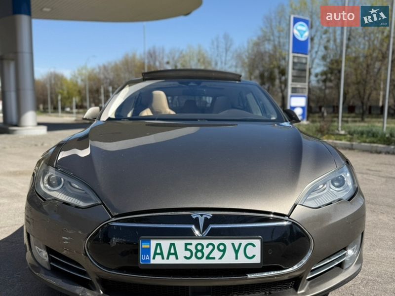 Лифтбек Tesla Model S 2015 в Каневе фото 15 Лифтбек Tesla Model S 2015 в Каневе