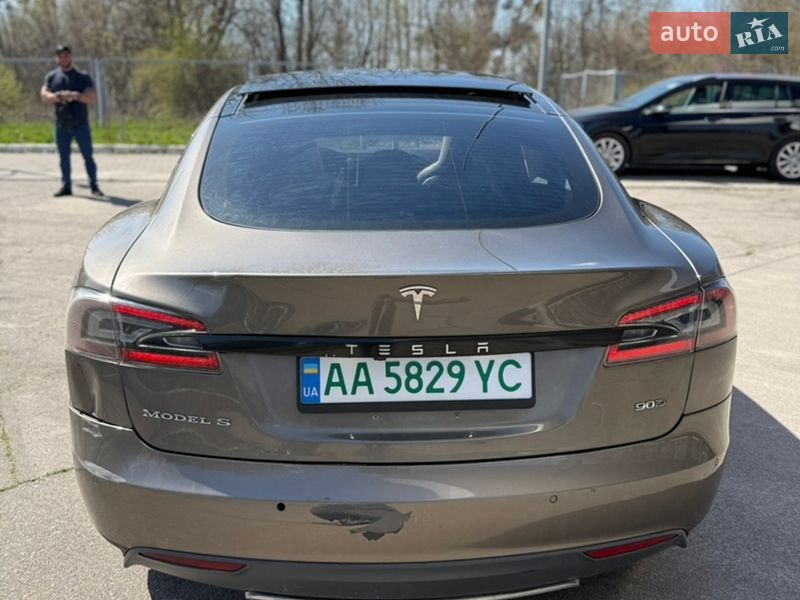 Лифтбек Tesla Model S 2015 в Каневе фото 13 Лифтбек Tesla Model S 2015 в Каневе