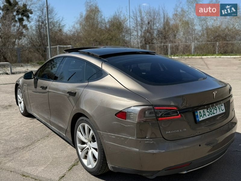 Лифтбек Tesla Model S 2015 в Каневе фото 12 Лифтбек Tesla Model S 2015 в Каневе