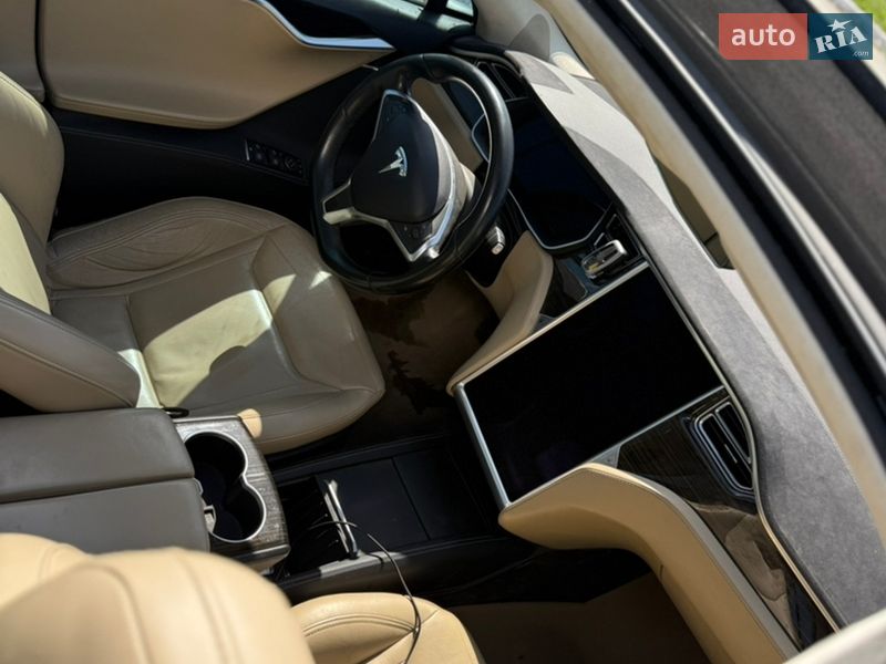 Лифтбек Tesla Model S 2015 в Каневе фото 21 Лифтбек Tesla Model S 2015 в Каневе