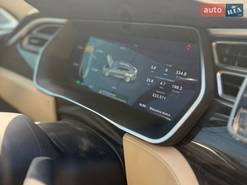 Лифтбек Tesla Model S 2015 в Каневе