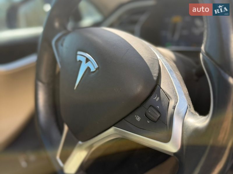 Лифтбек Tesla Model S 2015 в Каневе фото 30 Лифтбек Tesla Model S 2015 в Каневе