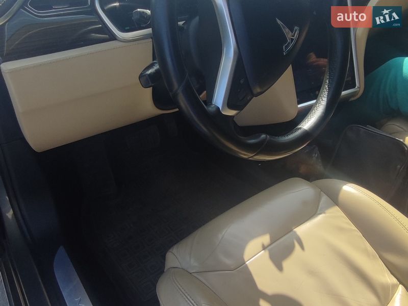 Ліфтбек Tesla Model S 2014 в Житомирі