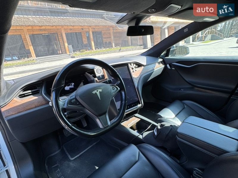 Лифтбек Tesla Model S 2018 в Львове