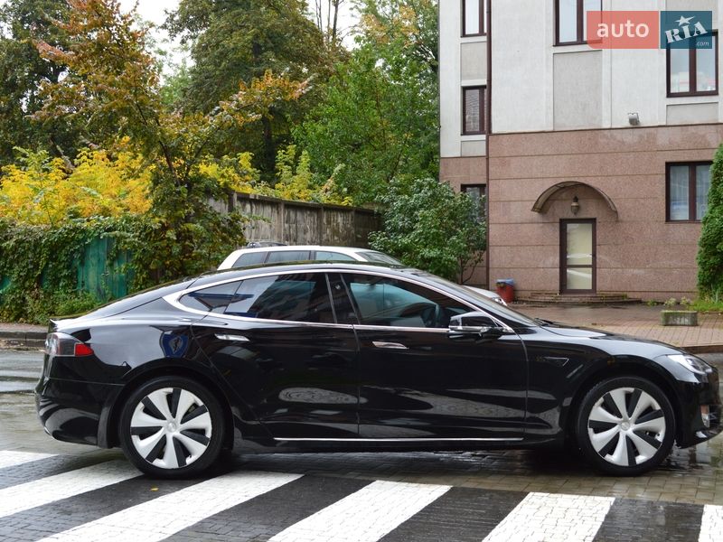 Лифтбек Tesla Model S 2020 в Киеве