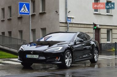 Лифтбек Tesla Model S 2020 в Киеве