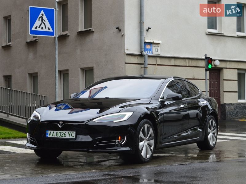 Tesla Model S 2020