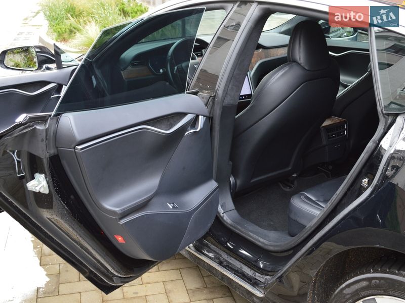 Лифтбек Tesla Model S 2020 в Киеве