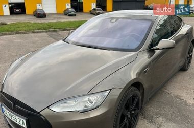Лифтбек Tesla Model S 2015 в Черкассах