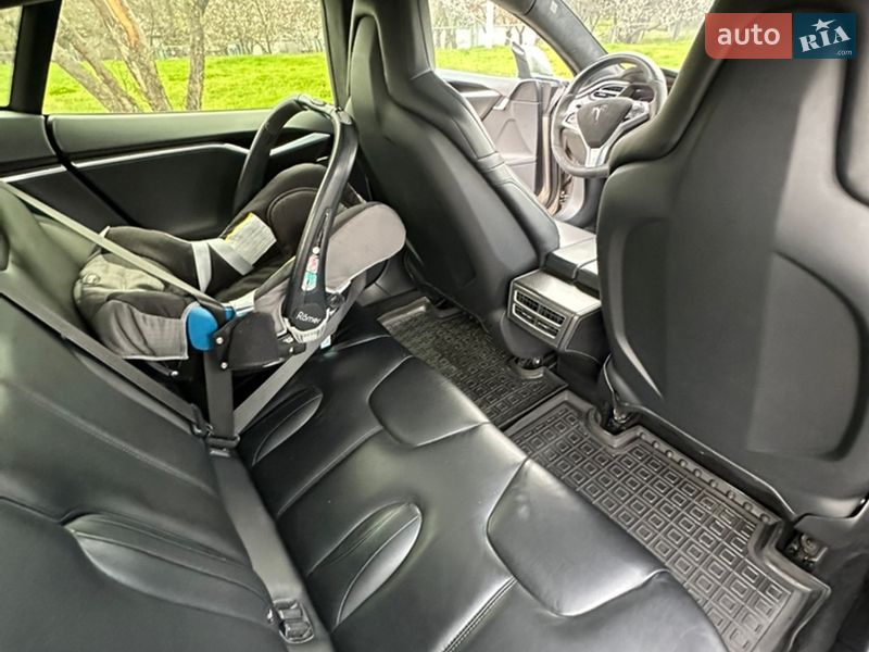 Лифтбек Tesla Model S 2015 в Черкассах