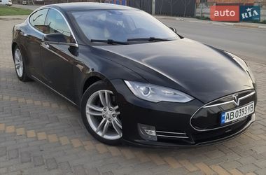 Ліфтбек Tesla Model S 2015 в Іллінцях
